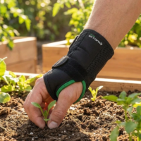 Mueller Green Reversible Wrist Brace - detail view